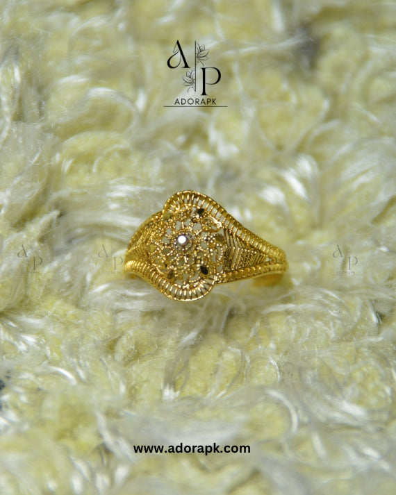 Exquisite Gold Filigree Ring – Elegant & Timeless Design