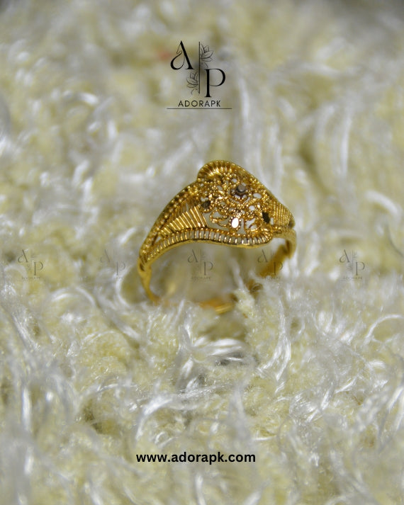 Exquisite Gold Filigree Ring – Elegant & Timeless Design