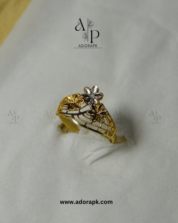 Elegance Gold Floral Ring with Intricate Filigree Design